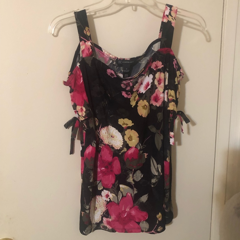 INC Floral Top size (M)